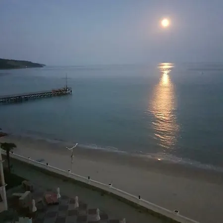 Atrium Beach * 엘레니테