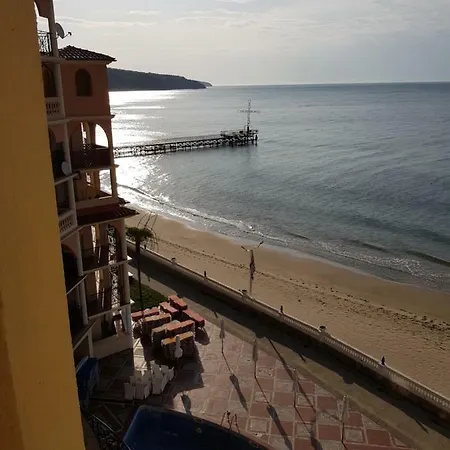 Atrium Beach * 엘레니테