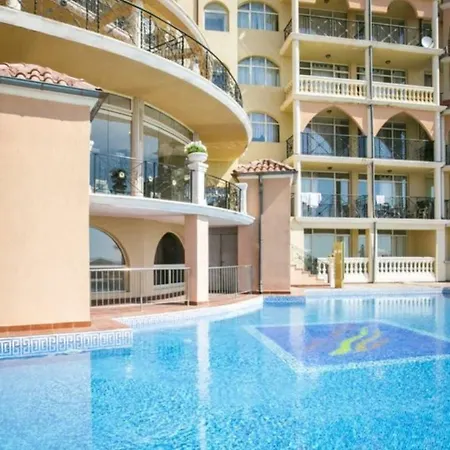 Atrium Beach 엘레니테