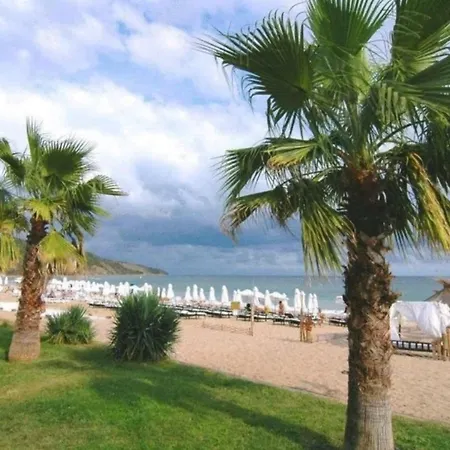 Atrium Beach * 엘레니테